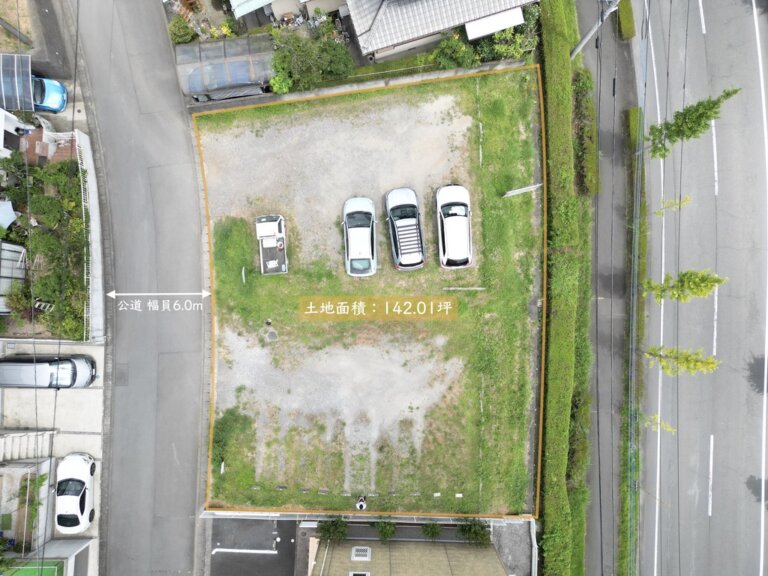 上空から、敷地の形や道路への接し方を確かめる調査写真