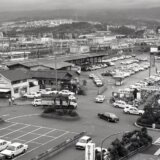昭和58年撮影の三島駅南口。現在は東街区再開発が進むエリアの当時の風景。